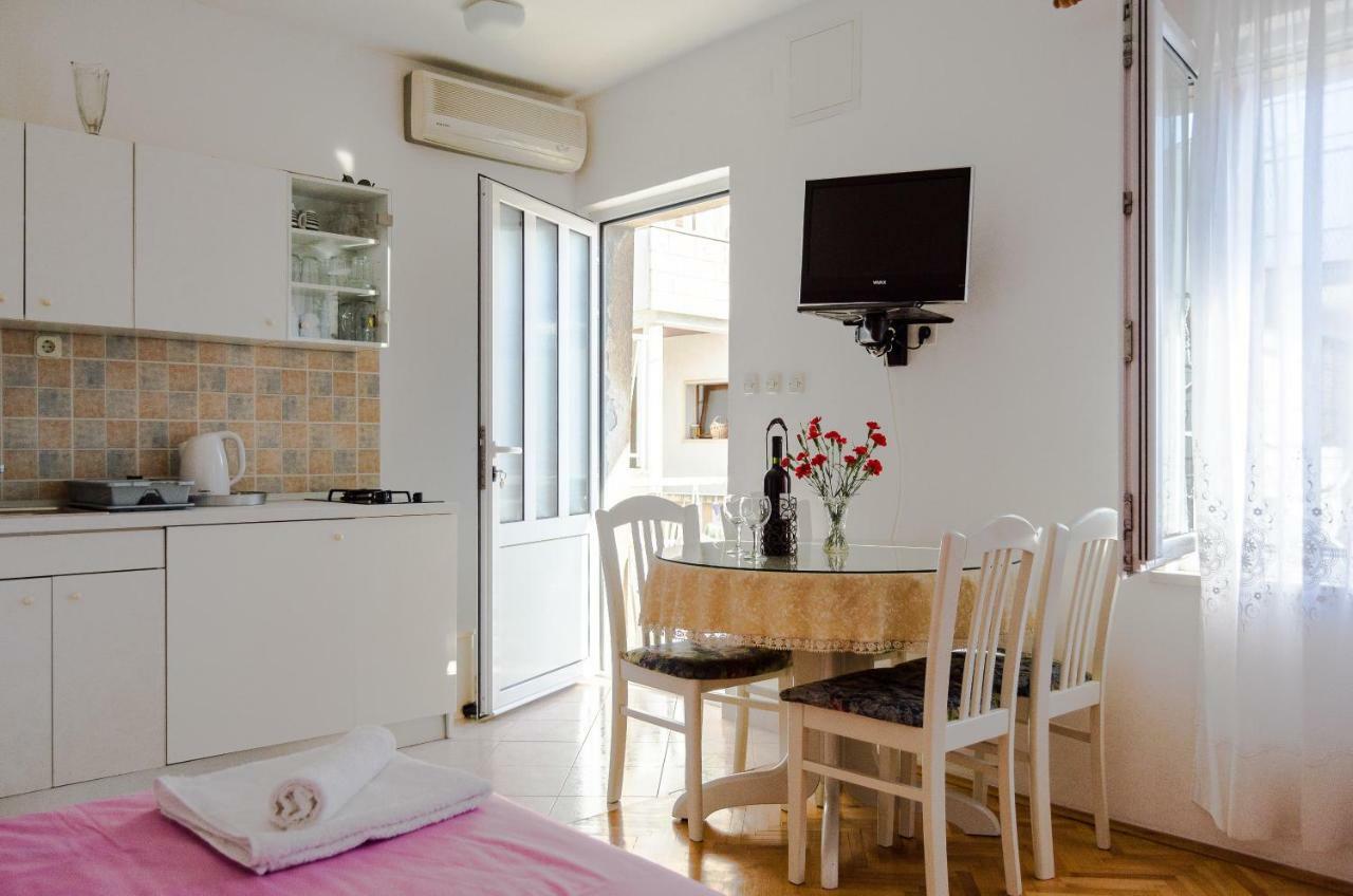 Apartmani Marko Макарска Екстериор снимка