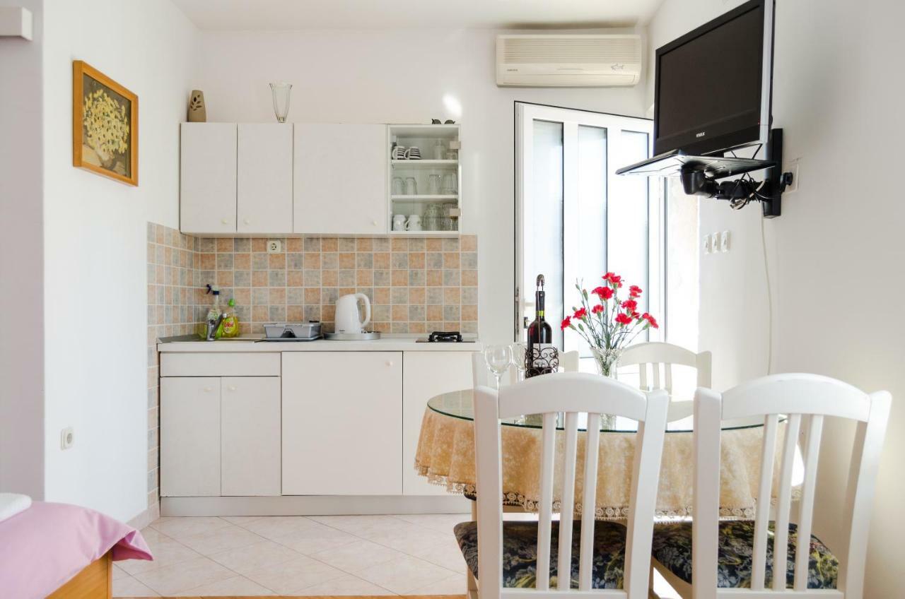 Apartmani Marko Макарска Екстериор снимка