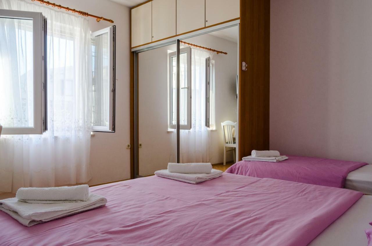 Apartmani Marko Макарска Екстериор снимка