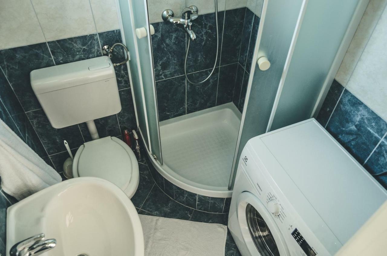 Apartmani Marko Макарска Екстериор снимка