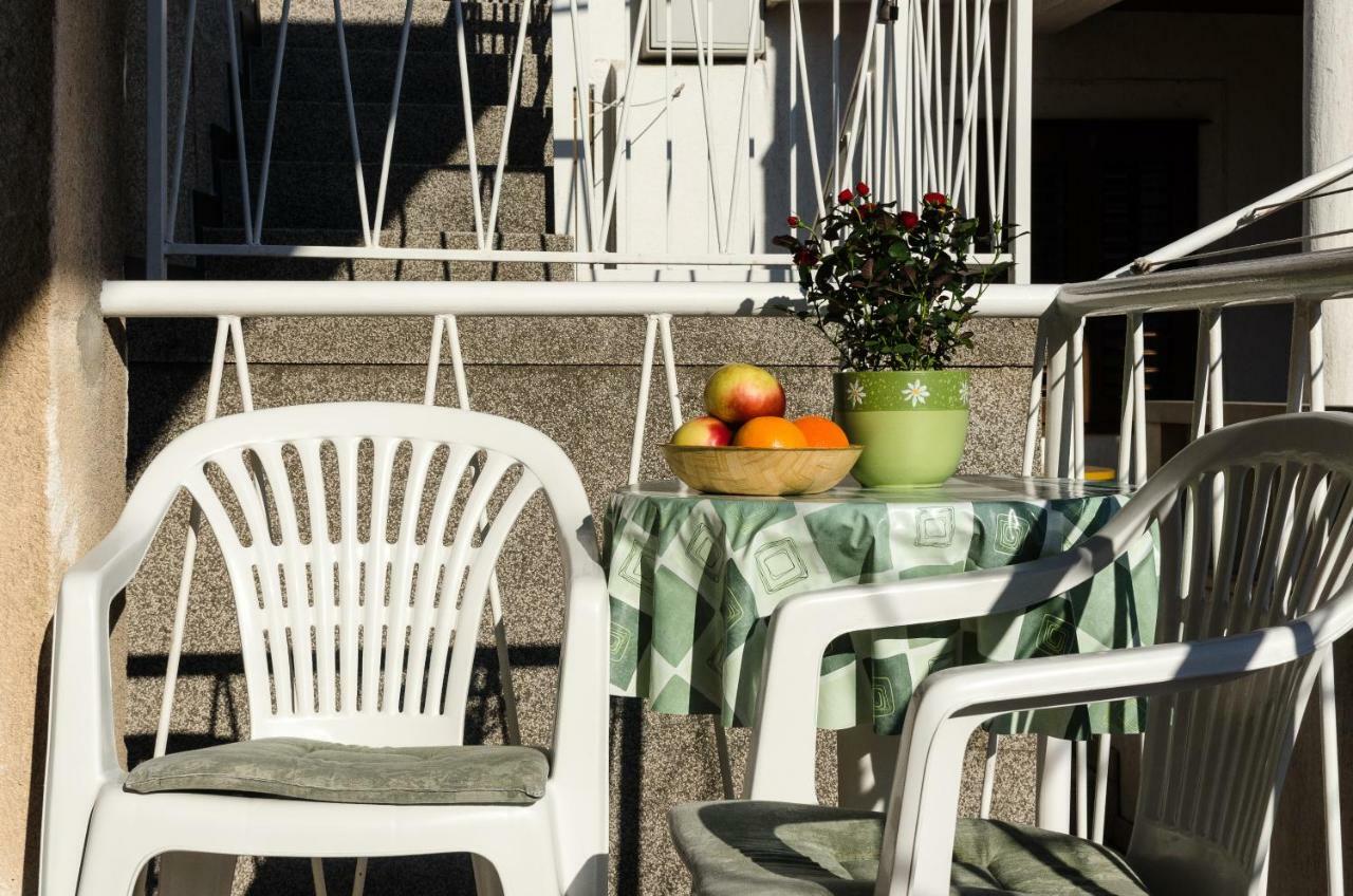 Apartmani Marko Макарска Екстериор снимка